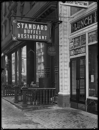 Bord voor Standard Buffet Restaurant, Fourth Avenue tussen E. 31st en 32nd Streets, New York City, 6 februari 1917 door William Davis Hassler