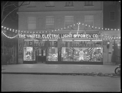 Winkel van de United Electric Light und Power Company versierd voor 
