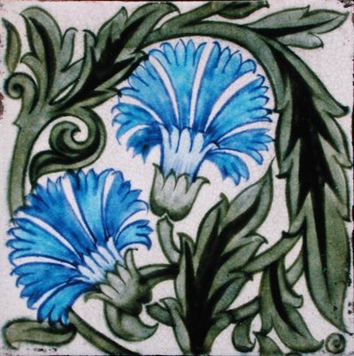 Tegel met bloemmotief door William de Morgan