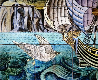 Tegels die een galjoen afbeelden door William de Morgan
