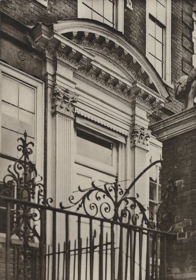 Deur, North Pallant, Chichester door William Galsworthy Davie
