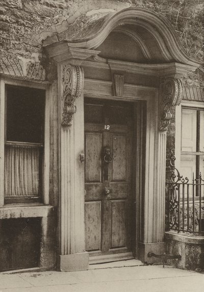 Deur, Stamford, Northants (zw/w foto) door William Galsworthy Davie
