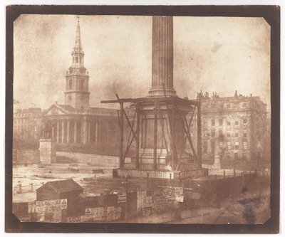 Nelsons zuil in aanbouw, Trafalgar Square door William Henry Fox Talbot