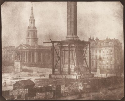 De Nelsonzuil op Trafalgar Square in aanbouw door William Henry Fox Talbot