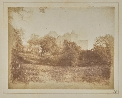 Hetzelfde gezien vanaf de andere zijde [Kasteel Doune] door William Henry Fox Talbot