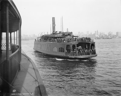 Een veerboot, New York, ca. 1900 (zwart-wit foto) door William Henry Jackson
