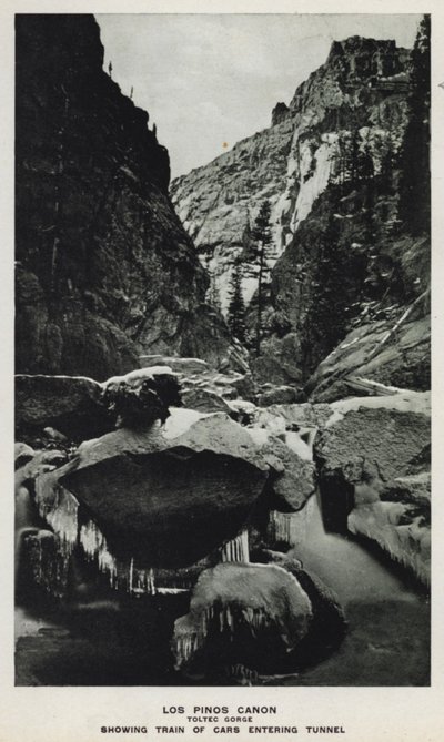 Canyons van Colorado: Los Pinos Canon, Toltec Gorge, met trein die tunnel binnenrijdt door William Henry Jackson