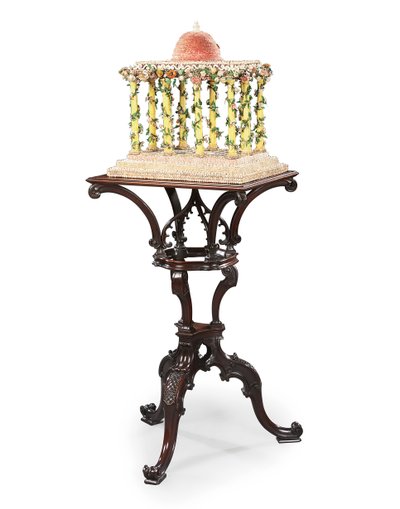George III driepootstandaard met tempel door William Ince