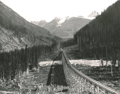 De Rockies: Lus met vier sporen, 1895 door William Notman and Son