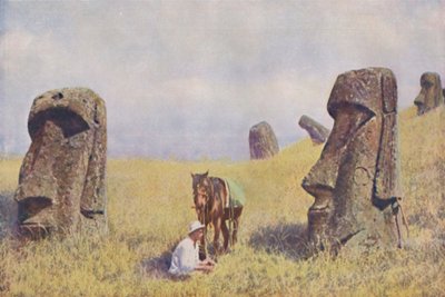 Stille Bewakers van de Geheimen van een Oude Polynesische Cultuur, c1935 door William Scoresby Routledge
