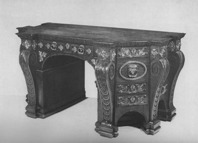 Een van een paar George II bibliotheektabellen door William Vile