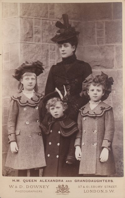Koningin Alexandra en haar kleindochters door William and Daniel Downey