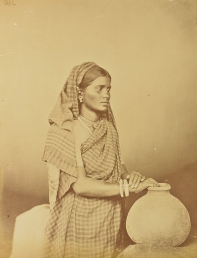 [Portret van een vrouw]. door Willoughby Wallace Hooper