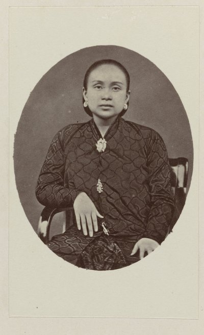 Echtgenote Ratoe van Pakoe Boewono IX, Susuhunan van Surakarta door Woodbury and Page