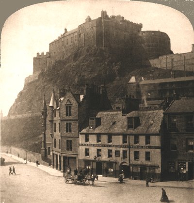 Kasteel van Edinburgh vanaf Grasmarket, Schotland door Works and Sun Sculpture Studios