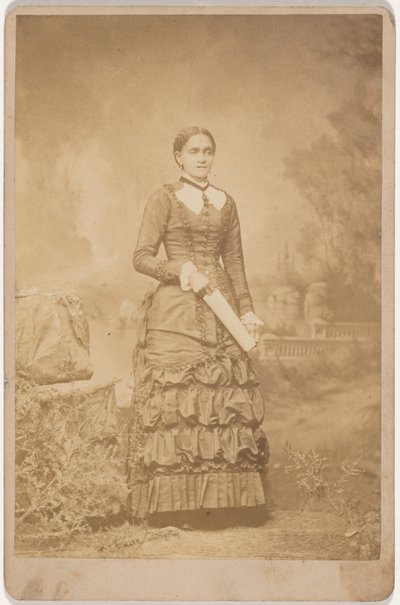 Portret van een vrouw,c. 1900 (foto) door Wright & Cornwell