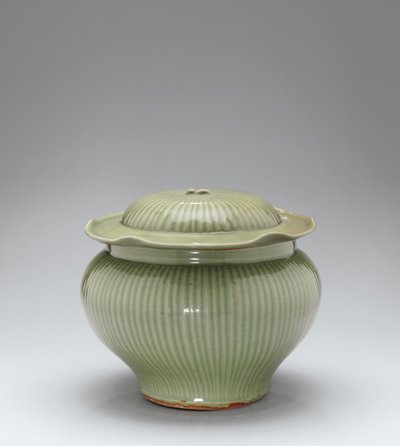 Longquan Celadon geribbelde pot & deksel door Yuan Dynasty Chinese School