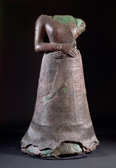 Standbeeld van koningin Napirasu, vrouw van Untash-Napirisha, een Elamitische koning van de 12e eeuw v.Chr., gevonden in Susa, Iran, ca. 1250 v.Chr. door Hippolyte Lalaise Devéria