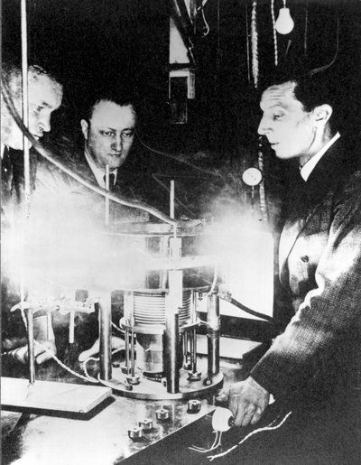 Frederic Joliot, Hans Halban en Lew Kowarski, ca. 1939 door Ferdinand Georg Waldmuller