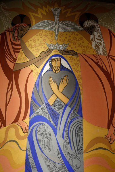 Fresco in de Sint-Jacobuskerk, Montrouge, Frankrijk. Kroning van de Maagd Maria door . .