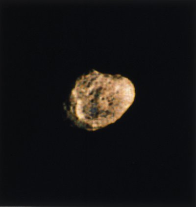 Hyperion, een van de manen van Saturnus, gefotografeerd door Voyager 2 door Ferdinand Georg Waldmuller