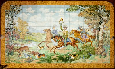 Interieur, tegelpaneel, schilder Furcy Ernest Tondeur, uitvoerder Boch Frères La Louvière, eerste paneel, jachtscène met drie ruiters door . .