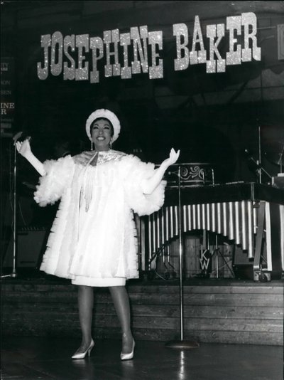 Josephine Baker optredend in Zürich, Zwitserland, 3 maart 1967 door . .