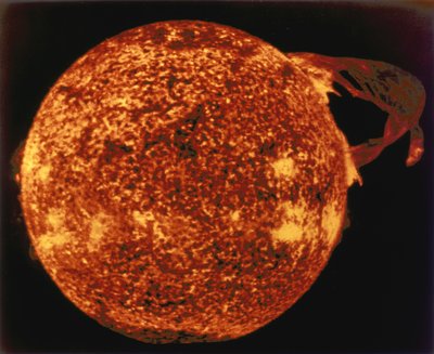 Grote zonnevlam gezien in extreem ultraviolet licht door Henry Charles Fehr