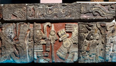 Laag reliëf op een bank in Templo Mayor, Late Post-Klassieke periode, ca. 1500 door Hippolyte Lalaise Devéria