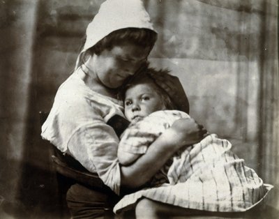 Portret van een moeder en haar dochter, ca. 1900-1905 door Frederick (attr. to) Barnard