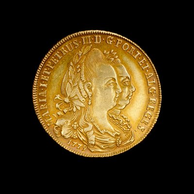 Portugese munt met afbeelding van koningin Maria I en haar koning-gemaal Pedro III door Hippolyte Lalaise Devéria