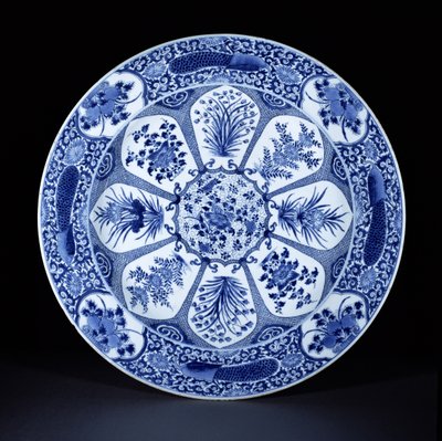 Blauw-wit bord, Kangxi-periode, c.1700 (porselein) door Chinese School