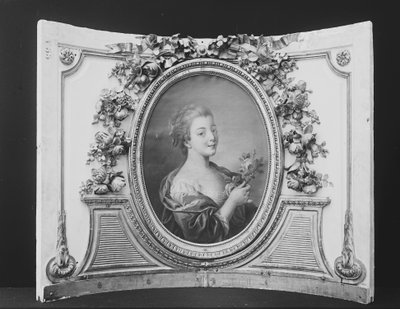 Vrouw met een roos, een van een set, 1770-90 door ca. 1775 . French Painter