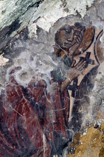 Beeld van heilige met kruisen, fresco in Byzantijnse kerk in Prodromi, Kreta, Griekenland door Theodore Charles Ange Coquelin