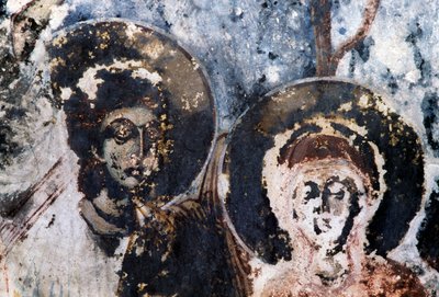 Heiligen, beschadigde fresco in kerk van Agios Vasileios, Vavouledo, Kreta, Griekenland door Theodore Charles Ange Coquelin