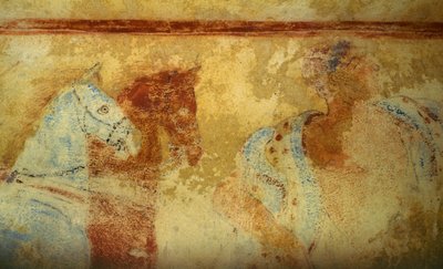 Begrafenisstoet met paarden en mannelijke figuren, fresco, detail, Tombe van de Blauwe Demonen, Necropolis van Tarquinia (UNESCO Werelderfgoedlijst, 2004), Lazio, Italië. Etruskische beschaving, 5e eeuw v.Chr. (foto) door Unbekannt Unbekannt