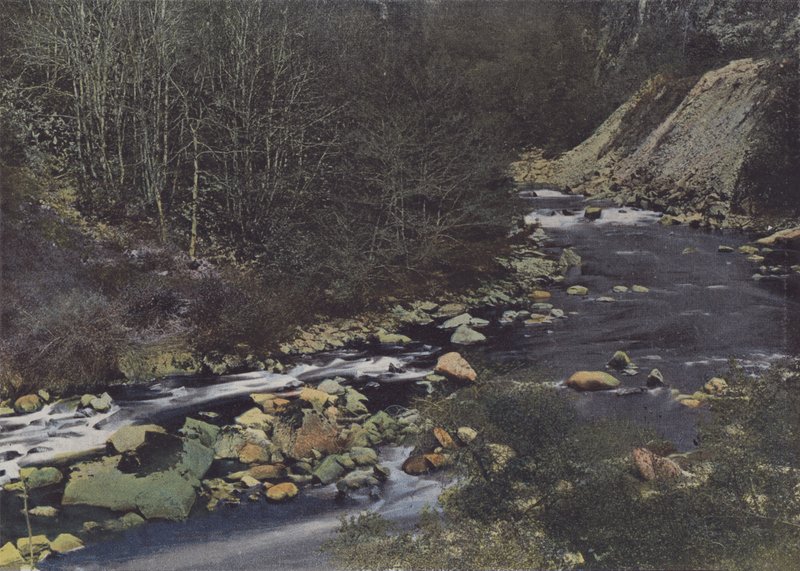 Gorges de la Cere bij Laval de Cere door (after) French Photographer