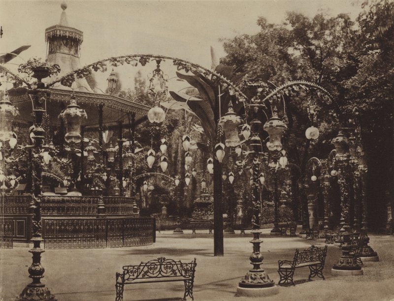De muziekkiosk van de Jardin de Paris door (after) French Photographer
