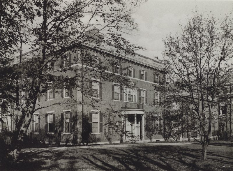 Harvard Universiteit: Residentie van President Lowell (zwart-wit foto) door American Photographer (after)