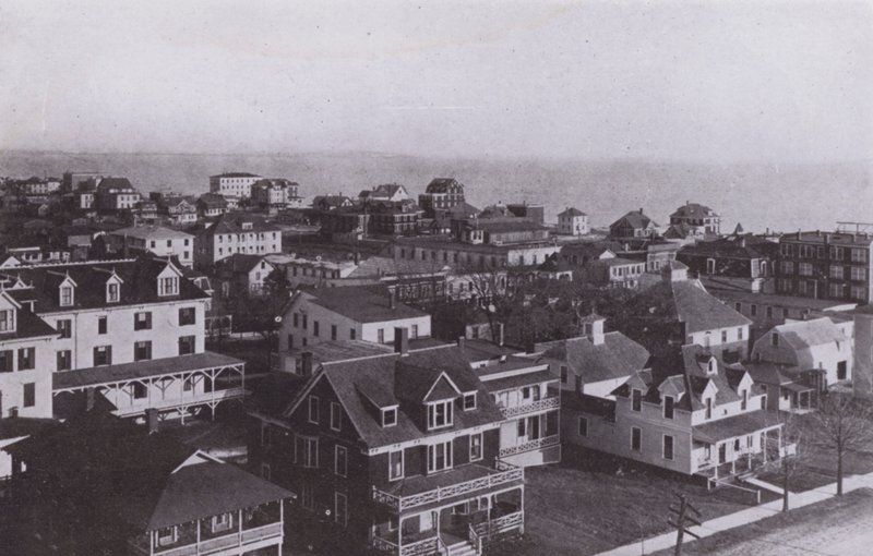 Old Orchard Beach, Maine: Het dorp kijkend naar het oosten vanaf Old Orchard House door American Photographer (after)