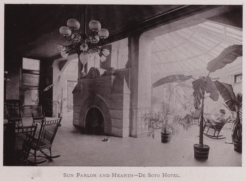 Zonnekamer en Haard, De Soto Hotel door American Photographer (after)