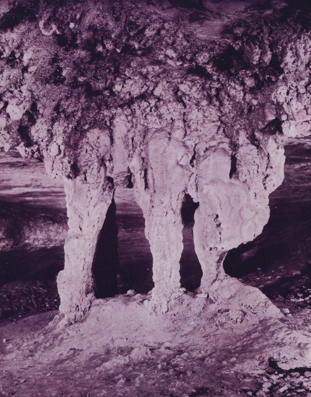 Het Bruidsaltaar, Mammoth Cave door American Photographer (after)
