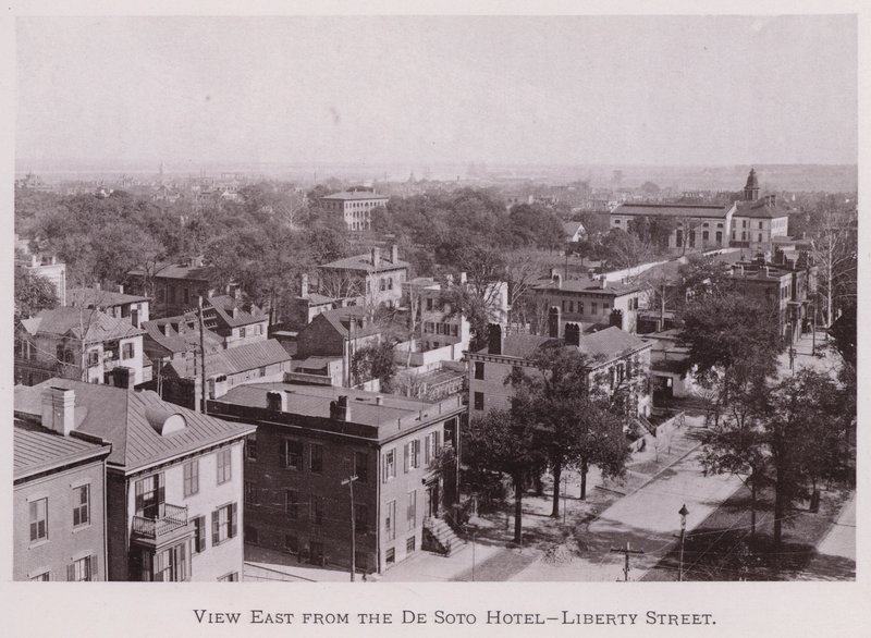 Uitzicht oost vanaf het De Soto Hotel, Liberty Street door American Photographer (after)
