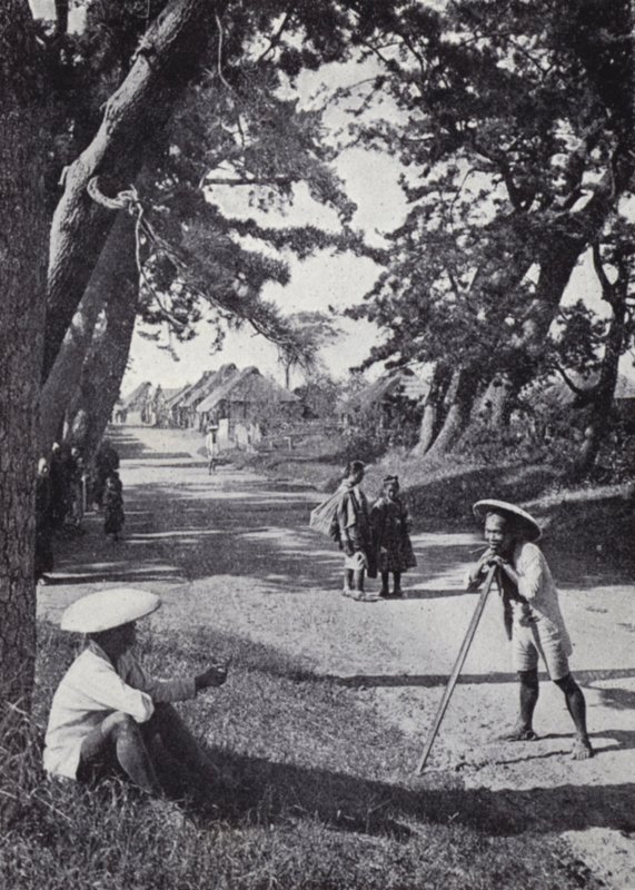 Wegfarers rustend op de oude hoofdweg van Tokio naar Kioto door American Photographer (after)