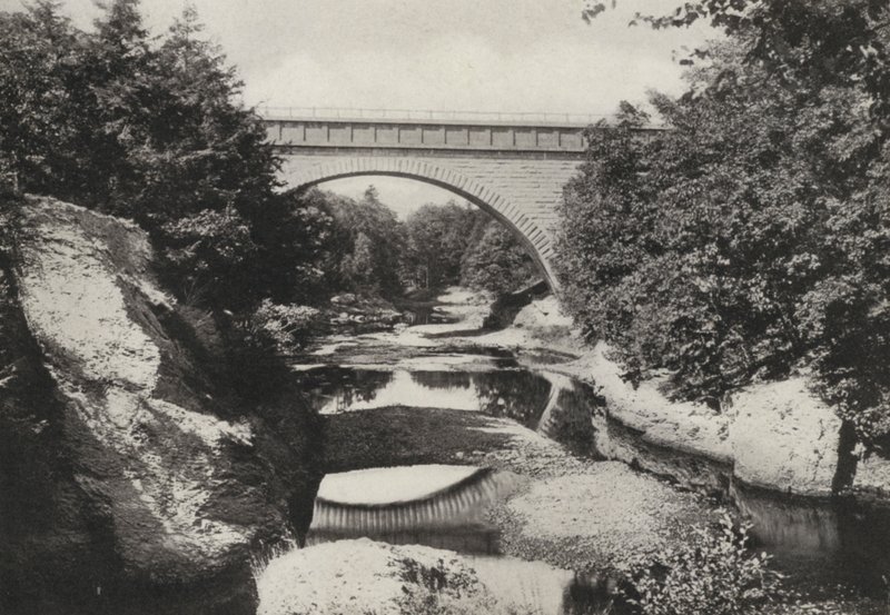 Boston: Echo Brug, Newton Upper Falls, Newton (z/w foto) door American Photographer