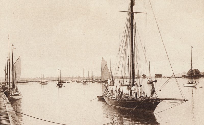 Buffalo Harbor, met Buffalo, Yacht Club, Buffalo, New York (z/w foto) door American Photographer