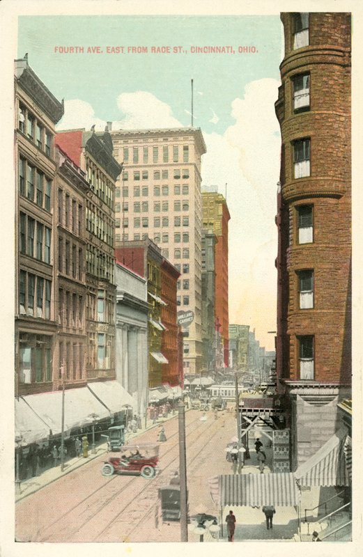 Fourth Avenue, oostelijk van Race Street, Cincinnati, Ohio (ingekleurde foto) door American Photographer