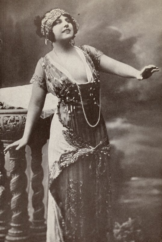 Geraldine Farrar, als "Tosca" (z/w foto) door American Photographer