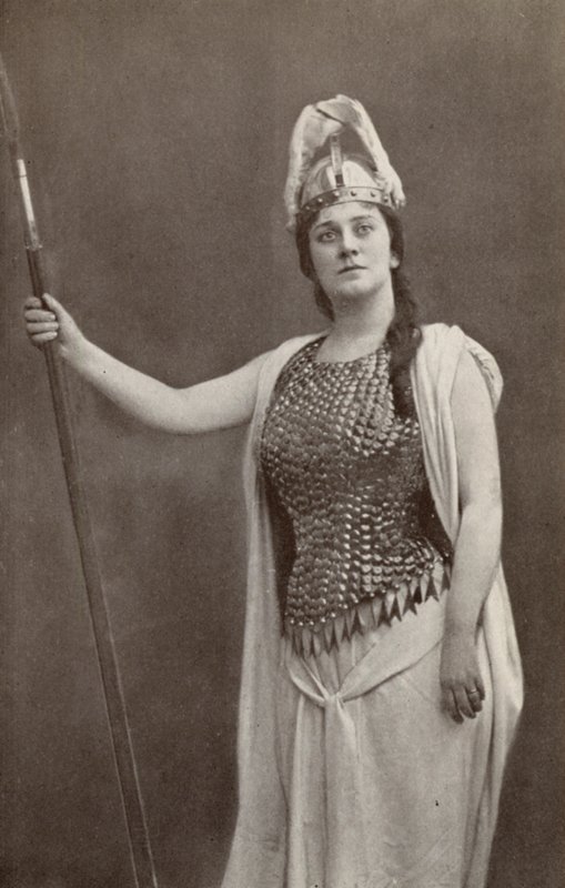 Lillian Nordica, als Brunnhilde, in "Die Walkure" (z/w foto) door American Photographer