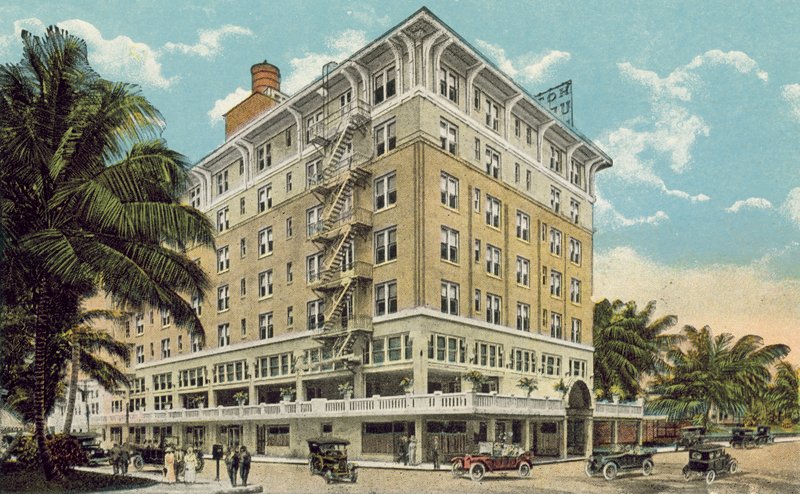 Miami, Florida, ca 1925: Het Urmey Hotel (kleurenfoto) door American Photographer